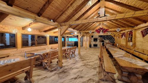 Casa lu` Cojocar in Minastirea Neamt