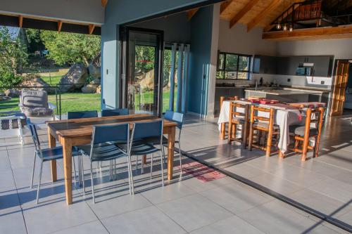 Facilities, Butterfly River Cottage in Riastuine AH