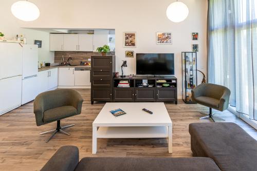 共用Lounge/電視區, KJB Vendégház Dombori (KJB Vendeghaz Dombori) in 法德 - 多姆波里
