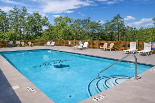 Surrounding environment, Hibearnator in Pigeon Forge (TN)