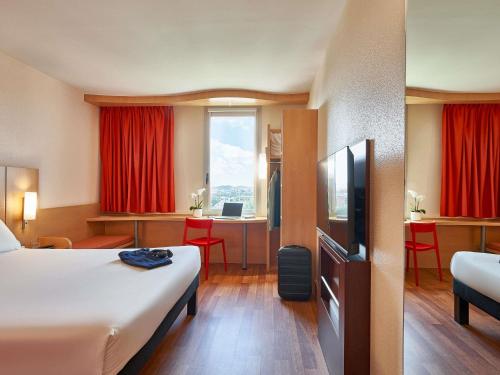 Ibis Barcelona Santa Coloma Room Type - Standard Double Room