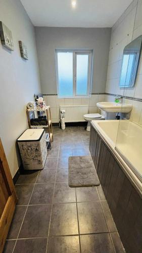 BALLYHOURA, Kildorrery, Beautiful 5 bed quite convenient location in Glanworth