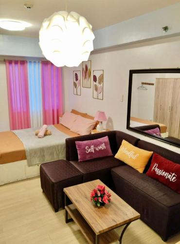 M Place Cassandra Staycation Affordable Budget Cozy Condo with fast Internet Connection that feels like Home, Manila