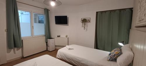 2 twin beds