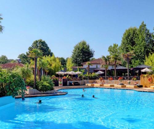 Akvaparks, Sous le Sen Yan des Tropiques in Mezos ciems