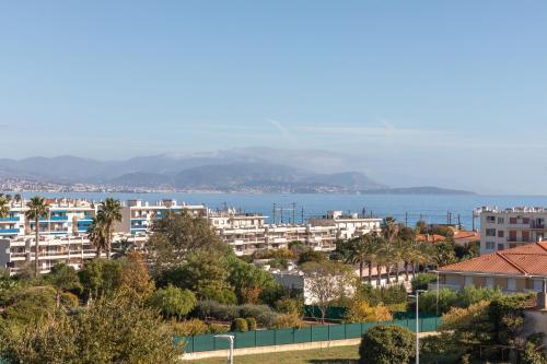 Vue Exceptionnelle Mer et Montagne , Piscine et Tennis in La Pagane