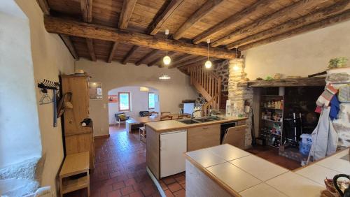 Belle maison cévenole, terrasse, vue panoramique (Belle maison cevenole, terrasse, vue panoramique) in Cros