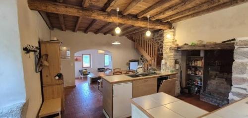 Belle maison cévenole, terrasse, vue panoramique (Belle maison cevenole, terrasse, vue panoramique) in Cros