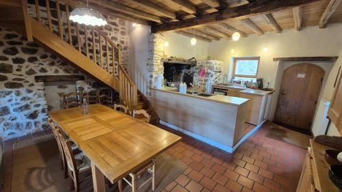 Belle maison cévenole, terrasse, vue panoramique (Belle maison cevenole, terrasse, vue panoramique) in Cros
