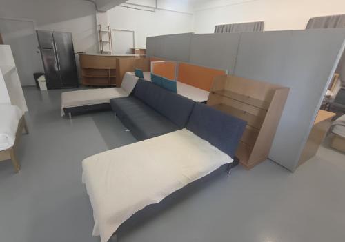 2 Double Beds, 3 Single Beds, and 2 Sofa Beds Serviced Studio in New Lynn