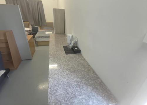 المرافق, 2 Double Beds, 3 Single Beds, and 2 Sofa Beds Serviced Studio in New Lynn