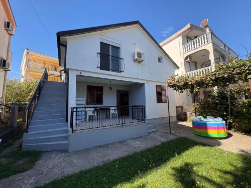 Solis Apartments Sutomore