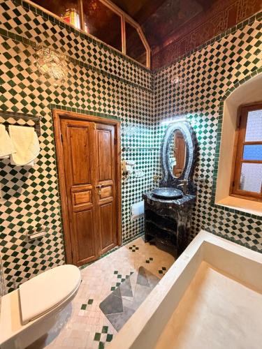 room detail thumbnail 2