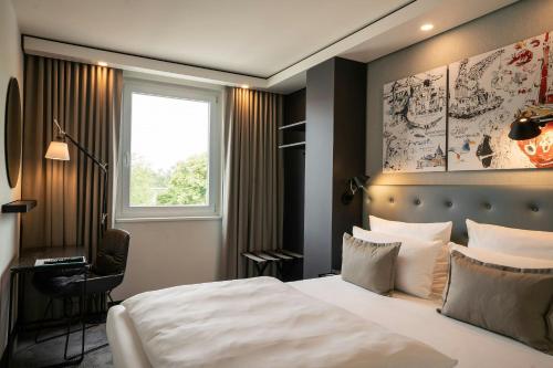 room detail thumbnail 1