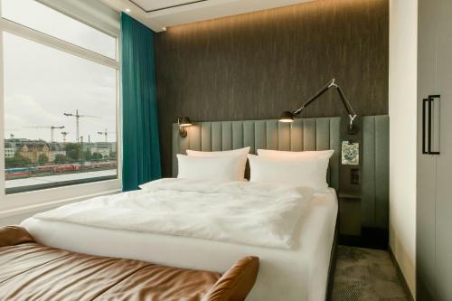 Motel One München-East Side - image 2