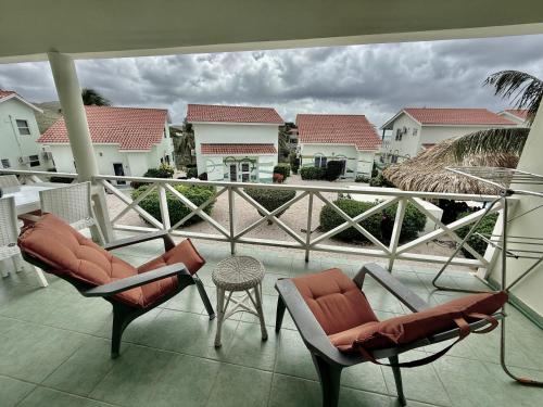 Lagoon Ocean Resort 2 bdrm/2bath with beach access in Lagun