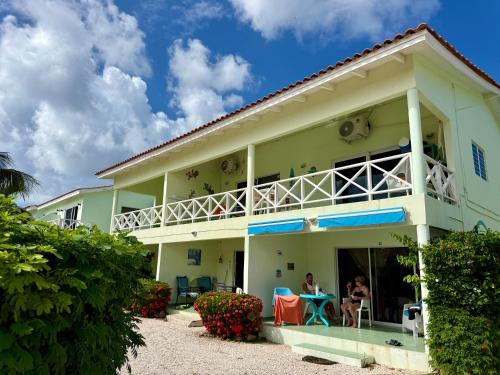 Lagoon Ocean Resort 2 bdrm/2bath with beach access in Lagun