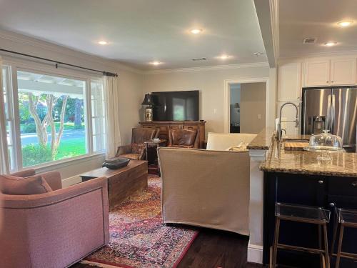 Charming Holiday House - Perfect for FIFA Fans! in Coronado Hills