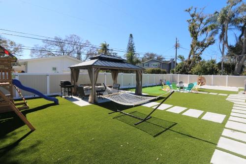 Poolside Paradise Clearwater Family Friendly House in Clearwater, USA