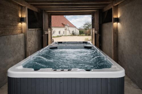 Peldbaseins, Domaine en bord de saone in Losne