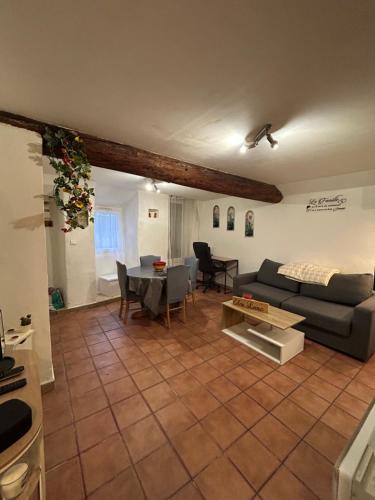 Instalaciones, Chez Luna in Sisteron