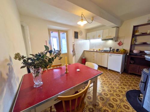 L'Arco di Bruna - Apartment with View and Garden in Castelnuovo di Val di Cecina