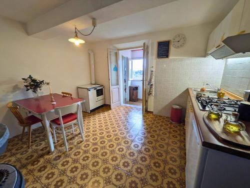 L'Arco di Bruna - Apartment with View and Garden in Castelnuovo di Val di Cecina