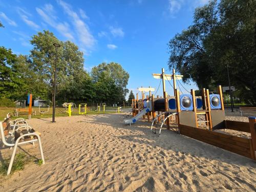 Nowy York - Sauna - Jacuzzi - Najczystsze jezioro PL - SPA - STYRUŚ (Nowy York - Sauna - Jacuzzi - Najczystsze jezioro PL - SPA - STYRUS) in Gevartuva
