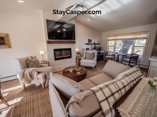 Hot Tub Big Views Private Lot RV Parking Casper in 卡斯帕