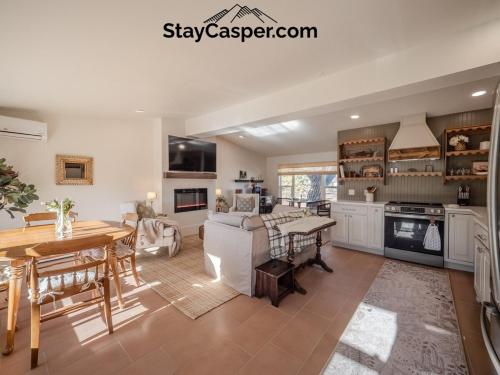 Hot Tub Big Views Private Lot RV Parking Casper in 卡斯帕