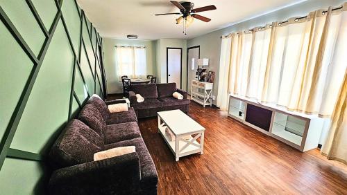 Family Retreat Near MSP & MOA - Yard, Game Room in 里奇菲爾德