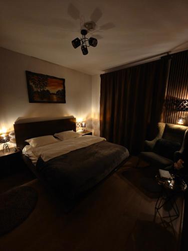 Panoramic top floor retreat with sky city views – khách sạn tại Soarelui