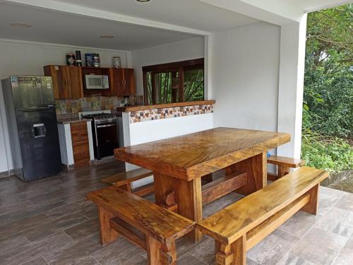 Piscina-jacuzzi-calma-comodidad-Villa Old Havana in Aurra