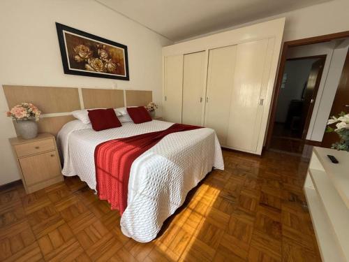 Apartamento Atalaia - 4 quartos - Lareira - Varanda com vista - 1km do centro - image 14