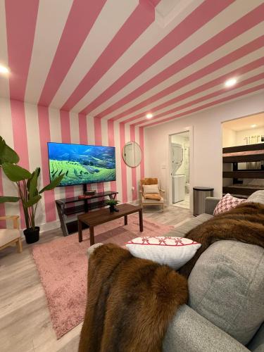 4-4 DT Dallas l FIFA READY l Staycation 2Bd1Ba in Ист-Даллас