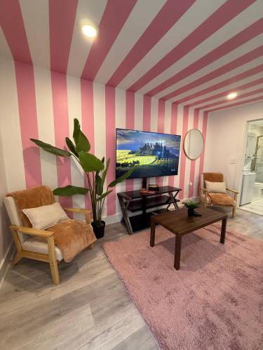 4-4 DT Dallas l FIFA READY l Staycation 2Bd1Ba in Ист-Даллас