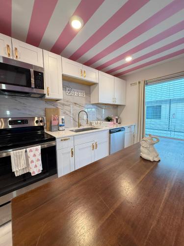 4-4 DT Dallas l FIFA READY l Staycation 2Bd1Ba in Ист-Даллас