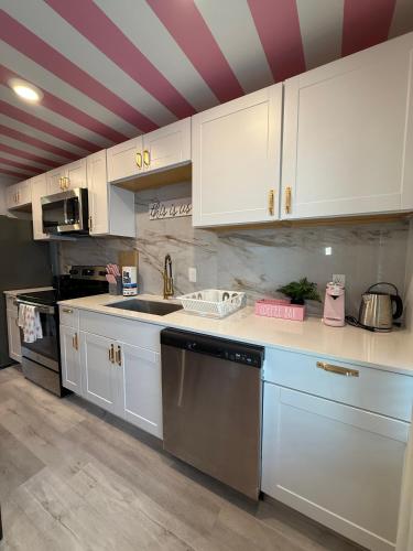 4-4 DT Dallas l FIFA READY l Staycation 2Bd1Ba in Ист-Даллас