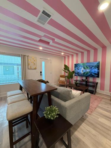 4-4 DT Dallas l FIFA READY l Staycation 2Bd1Ba in Ист-Даллас