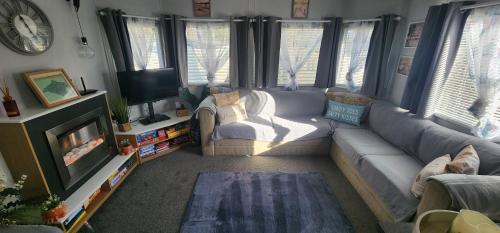 3 bedrooms, 6 beds