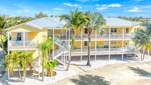 New Listing! 6732 Sarasea Cir in Siesta Key, USA