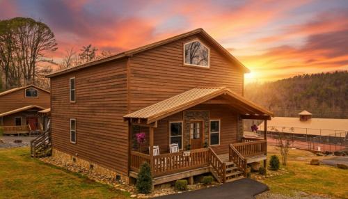 SmokiesBoutiqueCabins would love to host you at Dolly's Cute Cabin! 4 Suites with Private Bathrooms  – khách sạn tại Pittman Center