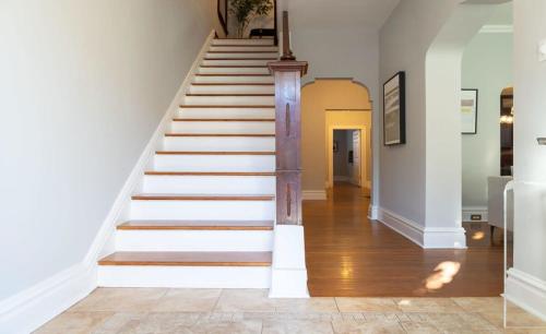 Elegant 6BR-4BA Family Home with Garage ABODEbucks - image 12