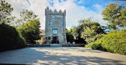 Moyvannan Castle on 7 Acres, Roscommon