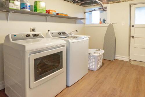 Tower Grove Park 4BR Home with Garage ABODEbucks - image 2