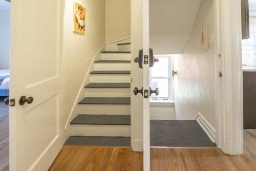8BR at Tower Grove Park Sleeps 22 ABODEbucks - image 5