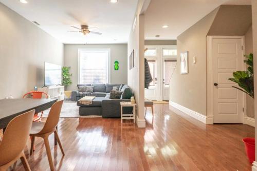 Lovely 4BR Shaw Family Home Garage ABODEbucks - image 5