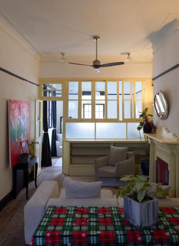 Cozy and classic 2 bedrooms close West Nanjing Road - image 5
