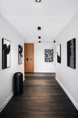 The Hive Boutique Hotel Deluxe King Room 102 in Scarborough