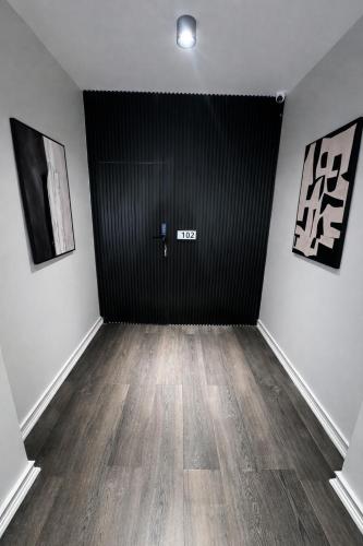 The Hive Boutique Hotel Deluxe King Room 102 in Scarborough